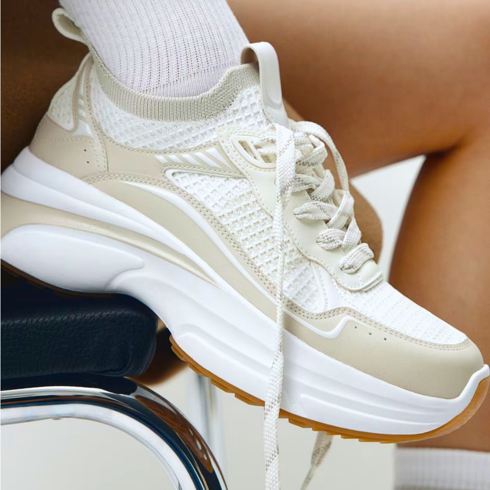H&M Fully Fashioned sneakers white beige size 10